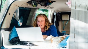 How To Make Money On Your Big Lap: Guide To Working On The Road
