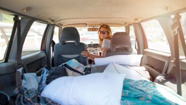 8 Essential Items You Must Have In Your Car At All Times
