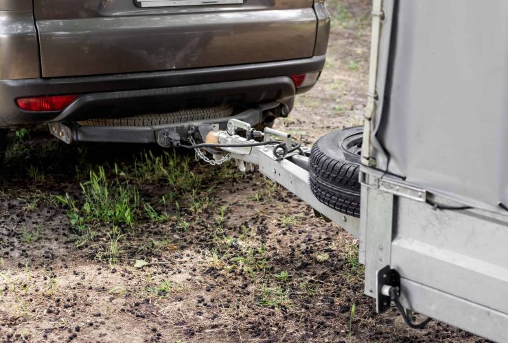 Tow hitch connection between vehicle and caravan for travel.