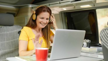 How To Manage A Team While Travelling Full-Time